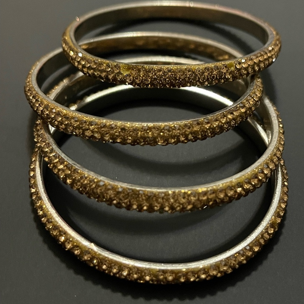 Elegant rhinestone Gold-Tone Bangle Set